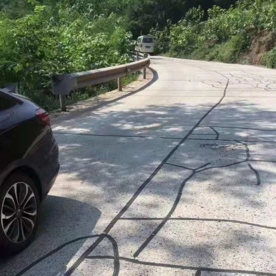 路面贴缝带